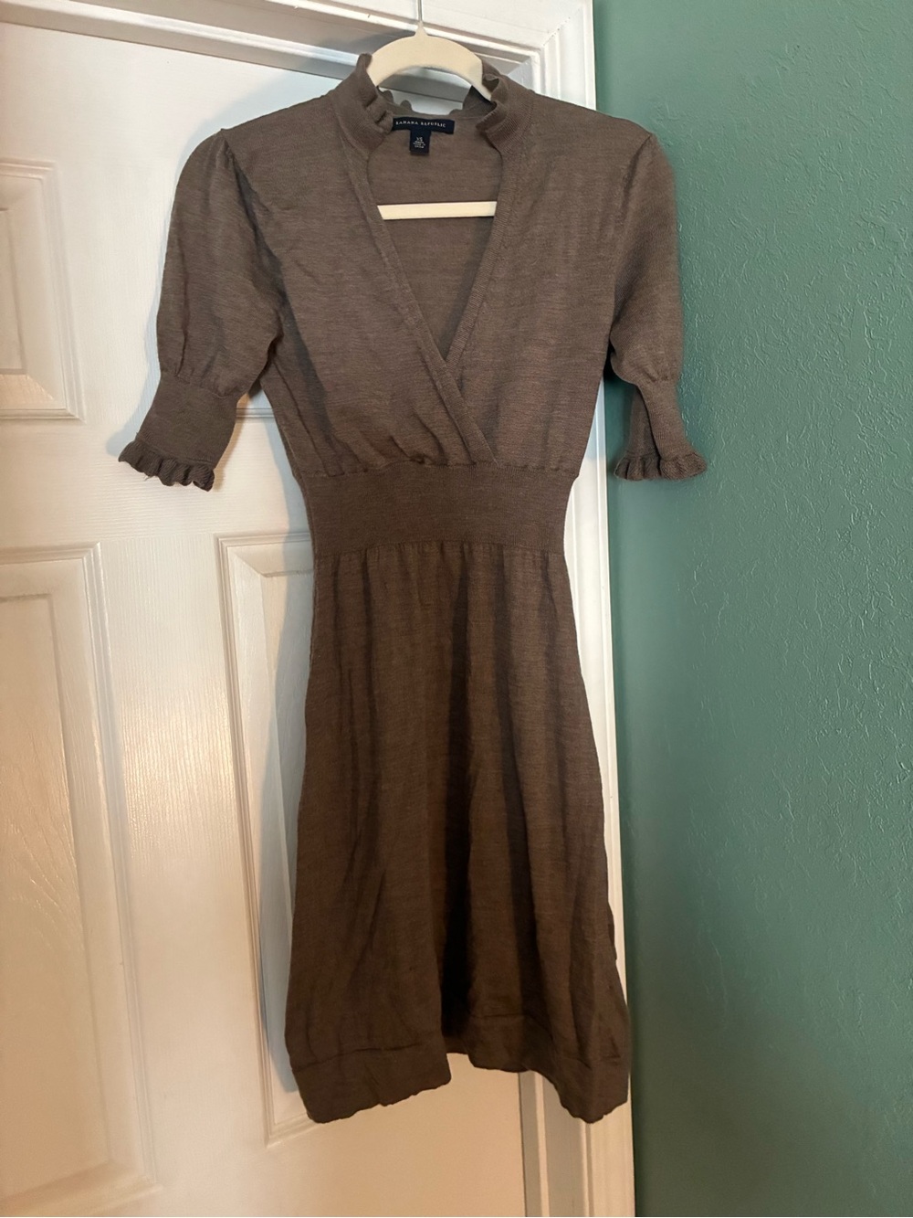 Banana Republic merino wool ruffle sleeve dress size small